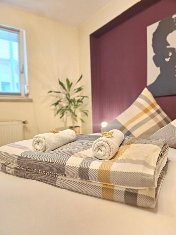 Doppelzimmer 1 I Geteiltes Bad & Kueche I Mit Dem Zug Nur 4 Min Bis Zum Hauptbahnhof Friburgo de Brisgovia Exterior foto